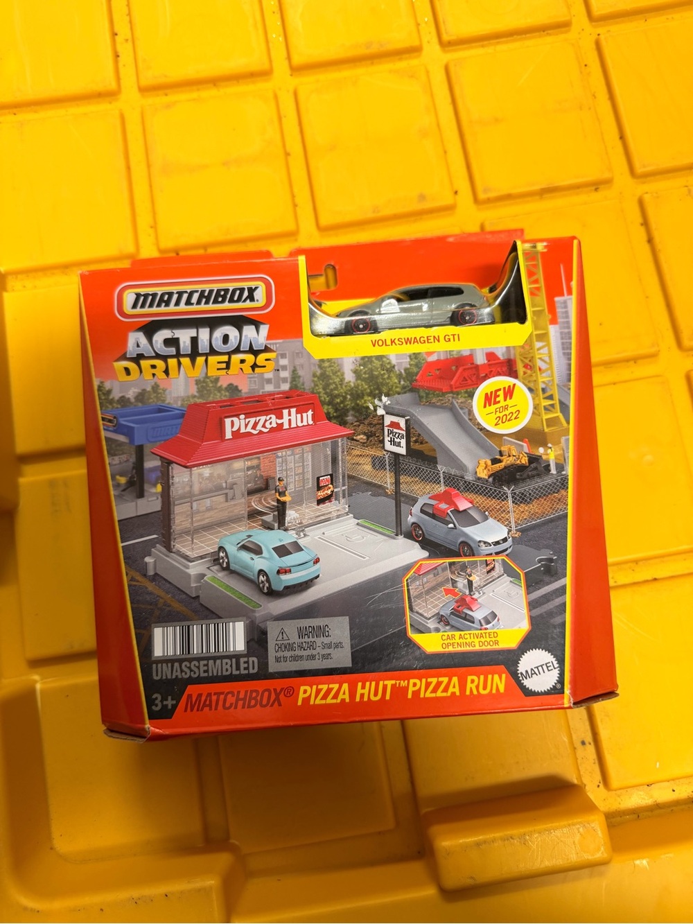 Matchbox Action Drivers Pizza Hut Pizza Run Playset - Red & Yellow